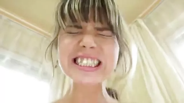 Slut succhiare il marito prima di video porno gratis da vedere subito andare a dormire