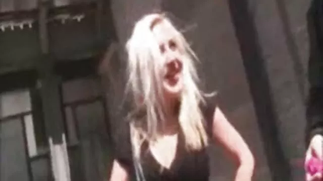 Persone di colore in piedi di fronte alla lente film da vedere xxx