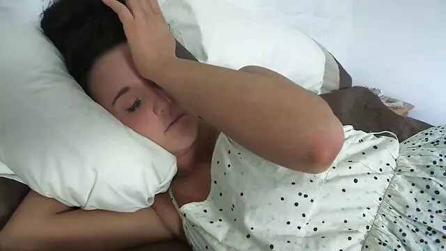 Due guardie di sicurezza dell'aeroporto hanno arrestato un uomo nella valigia sono vietati. e non lasciarsi andare vedere film porno gratis fino a quando saltano un sacco alla spina di lui