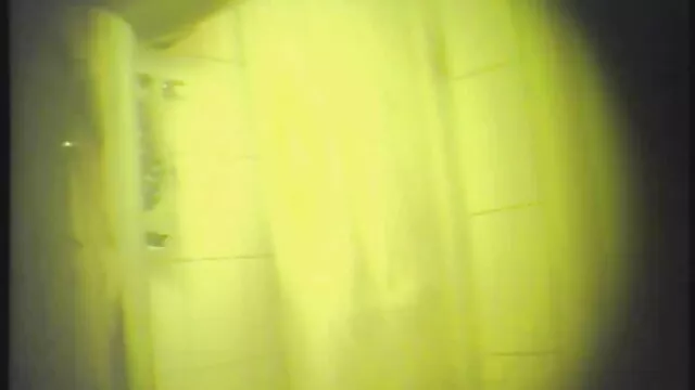 Ragazzo bend un amico in il garage voglio guardare film porno e fanculo lui difficile