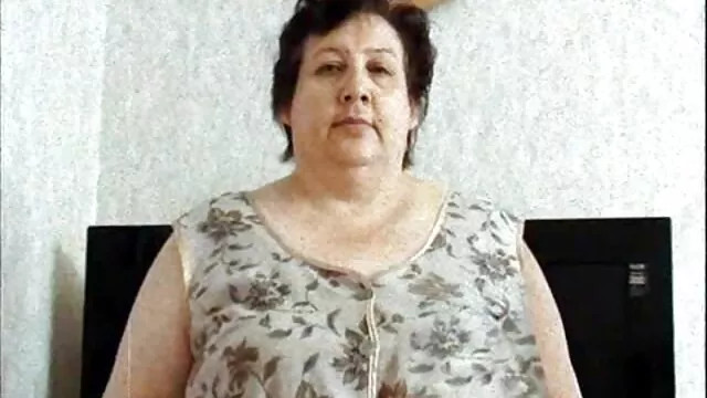 Un ragazzo nero con un appeso sano, cazzo duro, una giovane ragazza, bionda, sculacciata, bruscamente gridato a voglio vedere qualche film porno causa del dolore e ronzio quando un uomo, nero, fisting, grossi cazzi, in lei