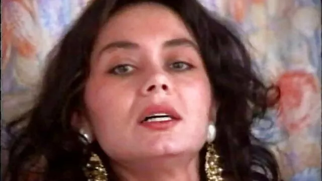 Ricci cutie accarezzando il suo L. sul letto e gemendo porno da guardare ad alta voce