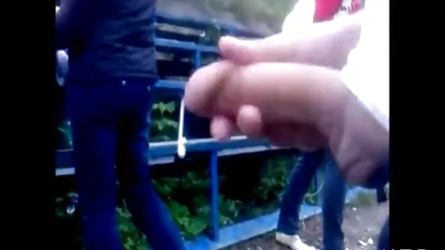 La vedi gratis porno lupo ragazza dai capelli castani ha fatto un pompino a una persona sconosciuta e lo affascina con il suo culo