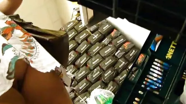 Un giovane pulcino succhia un cazzo in garage google voglio vedere un film porno