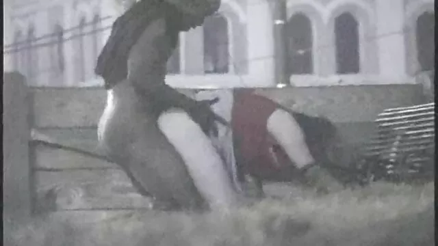 I moderatori prendono un cazzo fuori dai pantaloni e per un uomo voglio vedere video hard biondo pompino