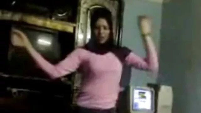 Ragazza con tette film porno vedi naturali penetra la sua L. con un giocattolo parte 2