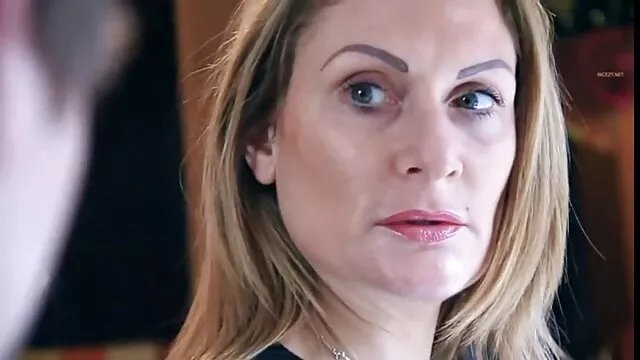 Preoccupazione professore, sorella, una ragazza porno italiano da vedere nel suo ufficio