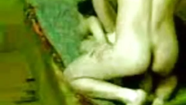 Sexy trans accarezzando le sue vedo gratis video porno belle tette e si masturba il suo pesante rubinetto