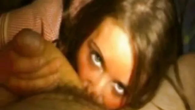 Una telecamera è montata in bagno per registrare video c'è una ragazza che fa la doccia, ha messo il sapone sul corpo nudo e ad un video hard vedere gratis certo punto ha iniziato a masturbarsi, non ha nemmeno sospettato che fosse nascosto.