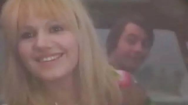 Bionda guarda film gratis porno Karla Cox in lingerie sexy, con un popolo e cums