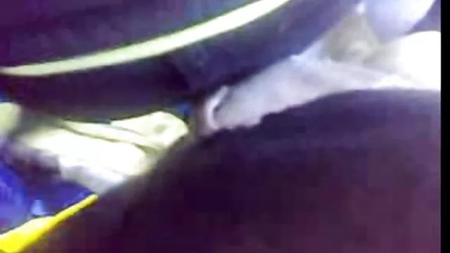 Bella rossa spazzatura masturbandosi vedere video sesso il suo clitoride