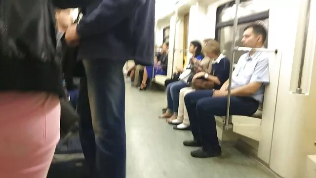Mentre il marito compiacere il suo amante in ogni modo possibile, ha ballato da vorrei vedere un video porno un lato con un altro uomo con il potere e la forza, ottenendo brivido dal pene di un uomo, e dal fatto che così umiliare il marito.