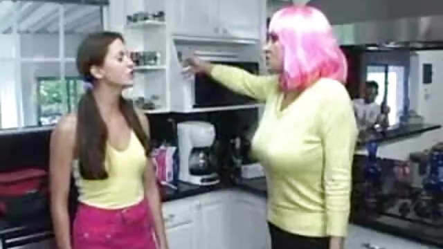 Nudo e mostra il culo del mio enorme guardare un film porno