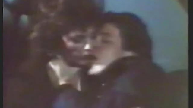 Il ragazzo scopa una giovane bionda in anale vicino alla toilette fai vedere un video porno aperta